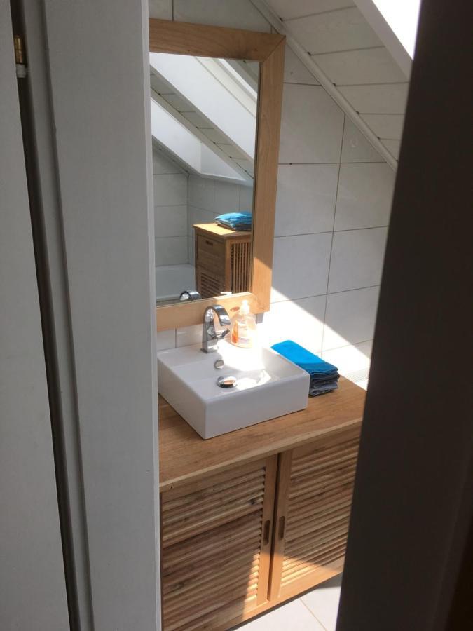 Appartement Zwischen Koeln Und Bonn, Oben *